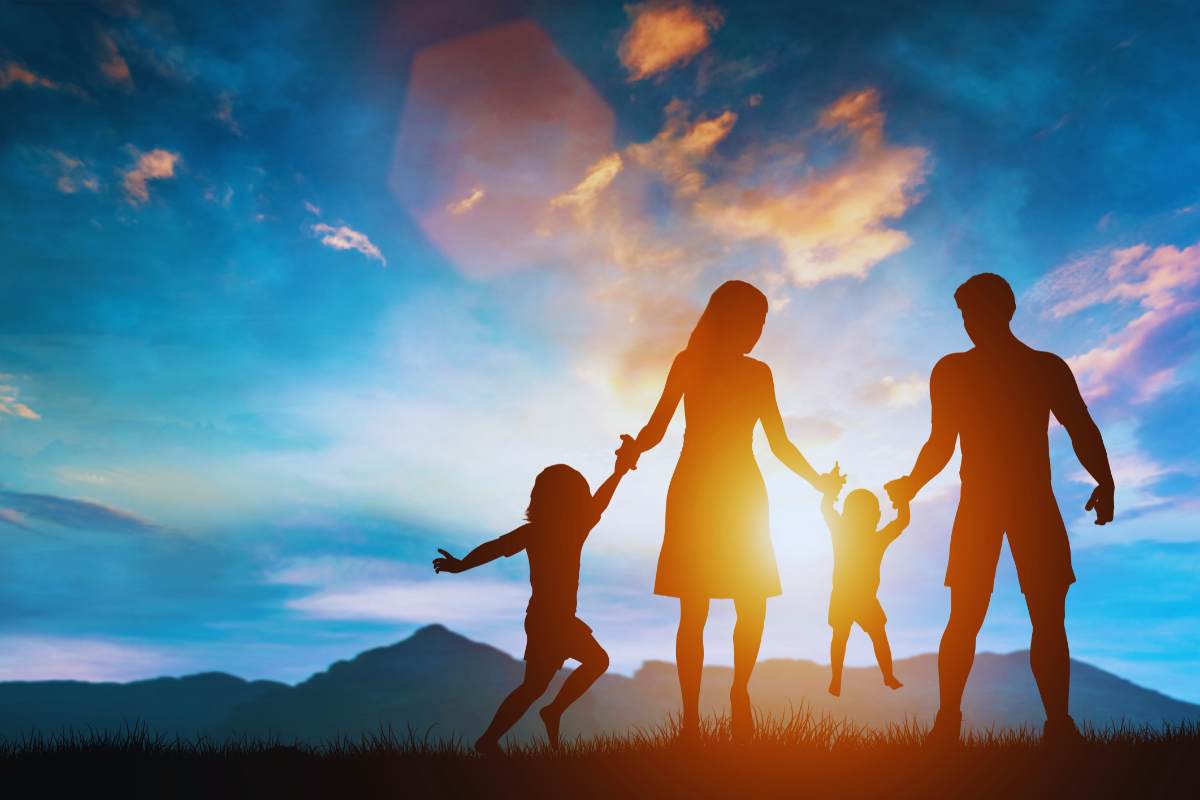 Genitori, nuovo bonus in arrivo: 800 euro a famiglia