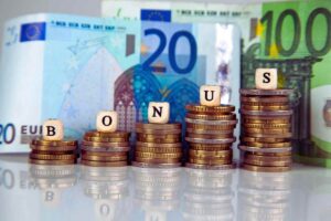 Genitori, nuovo bonus in arrivo: 800 euro a famiglia