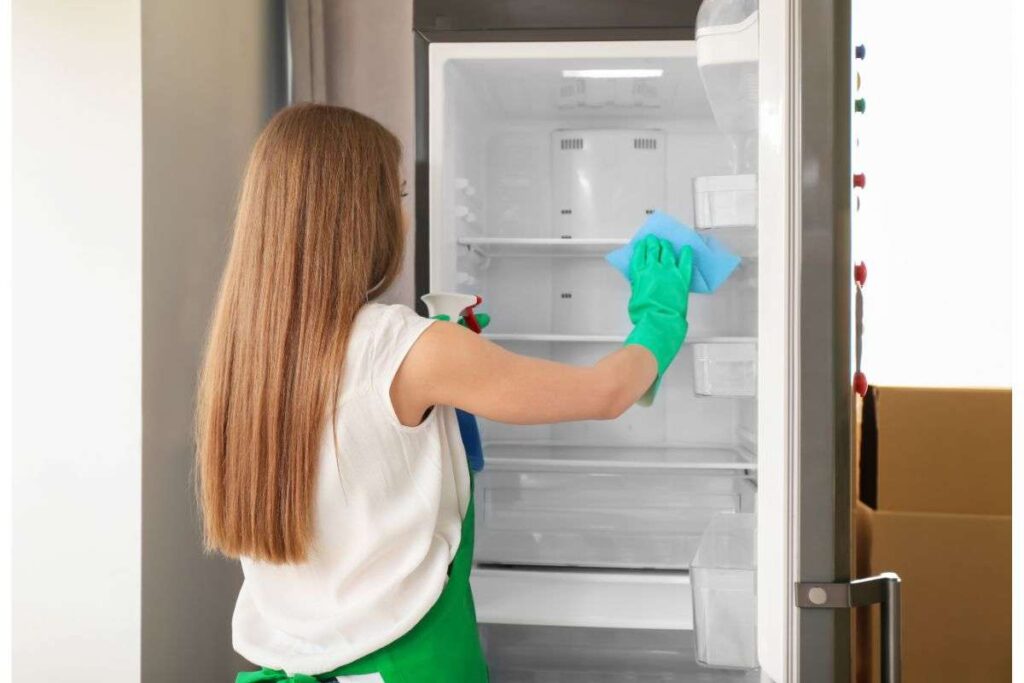 Quali sono i prodotti naturali più efficienti per pulire il frigo?